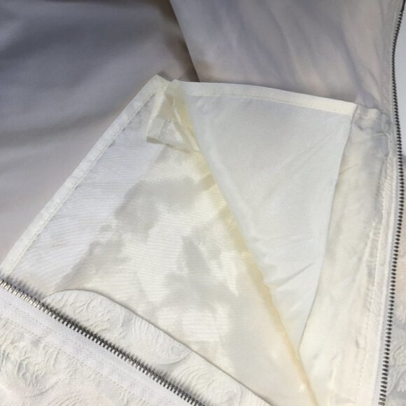 BCBGMAXAZRIA  Back Zipper Pencil Skirt Size 4 - Picture 6 of 7